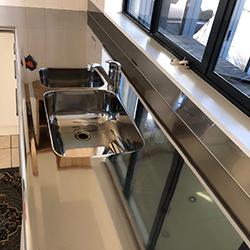 After classic mirror benchtop