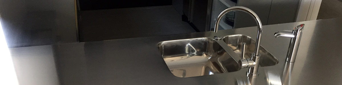 Restoring and cleaning stainless steel