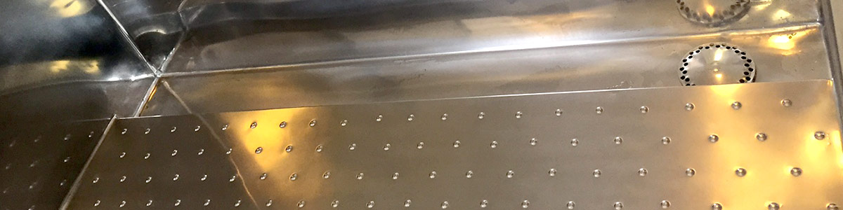 Restoring and cleaning stainless steel urinals