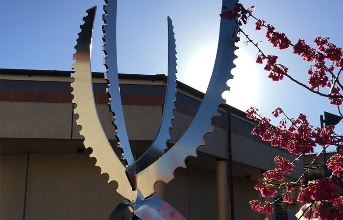 stainless steel sculpture cleaning